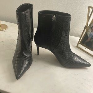 Schutz ankle boots black snake skin size 8